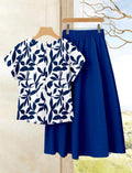 Set de 2 piezas: Blusa de manga corta con estampado de silueta de hojas y falda larga azul sólida a juego, conjunto de vestir de verano para vacaciones.