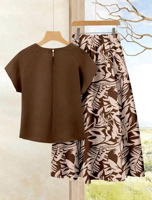 2 piezas Conjunto casual de verano para mujer con parte superior de unicolor + falda estampada.