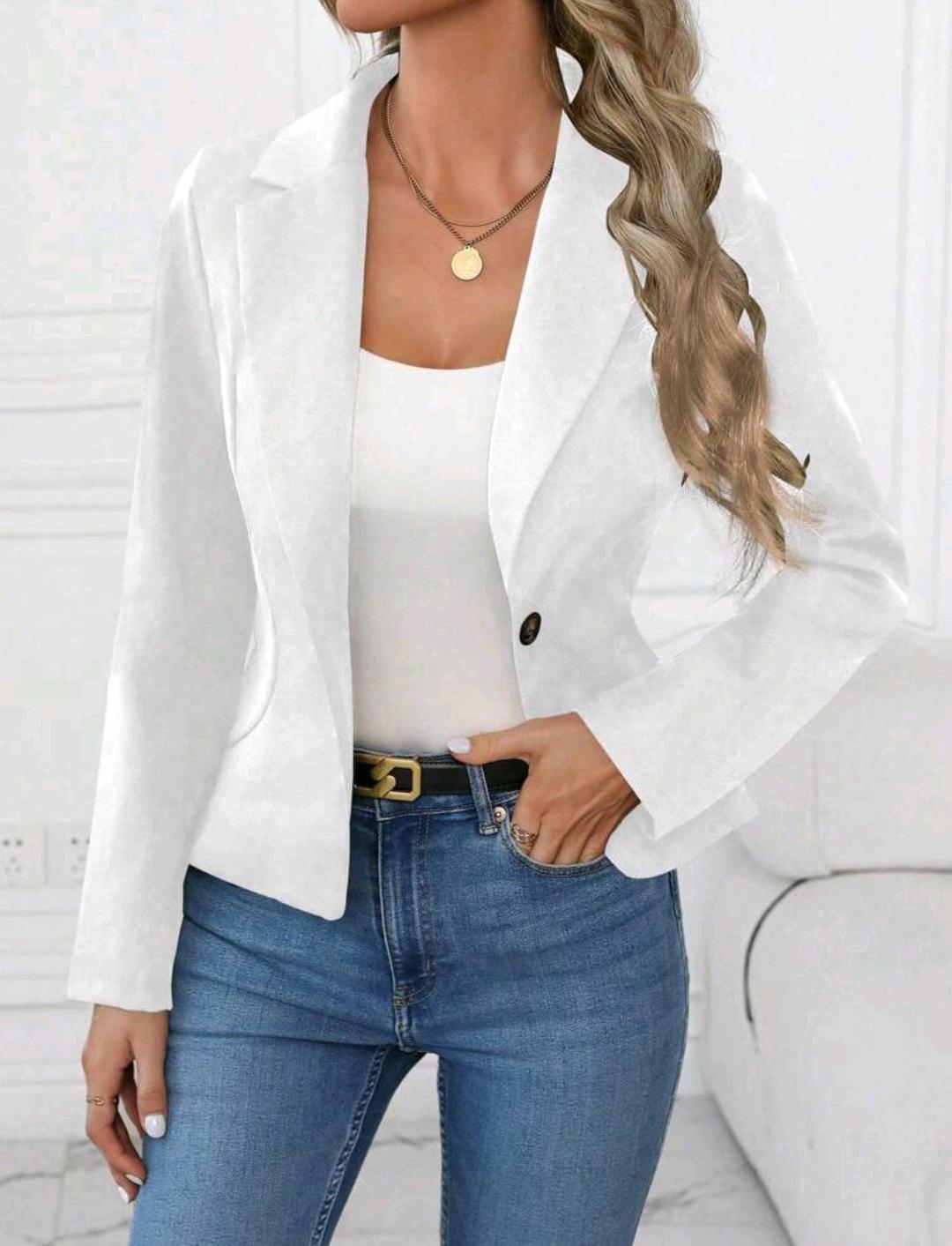 Blazer blanco con un botón