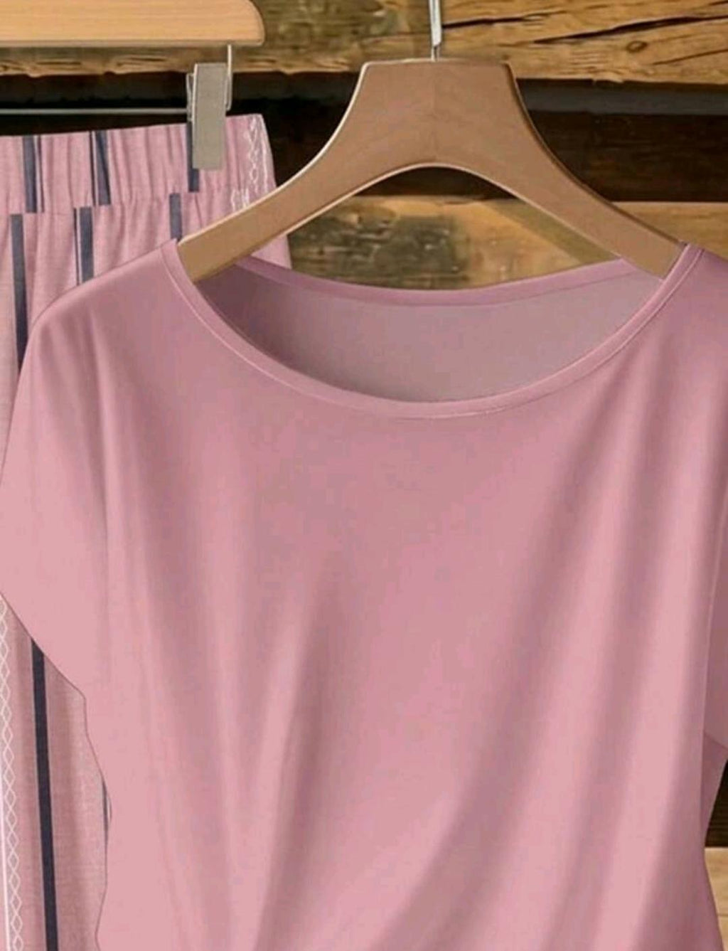 Conjunto de 2 piezas de camisa de mujer con estampado de rayas y lazo, y pantalones rectos sueltos