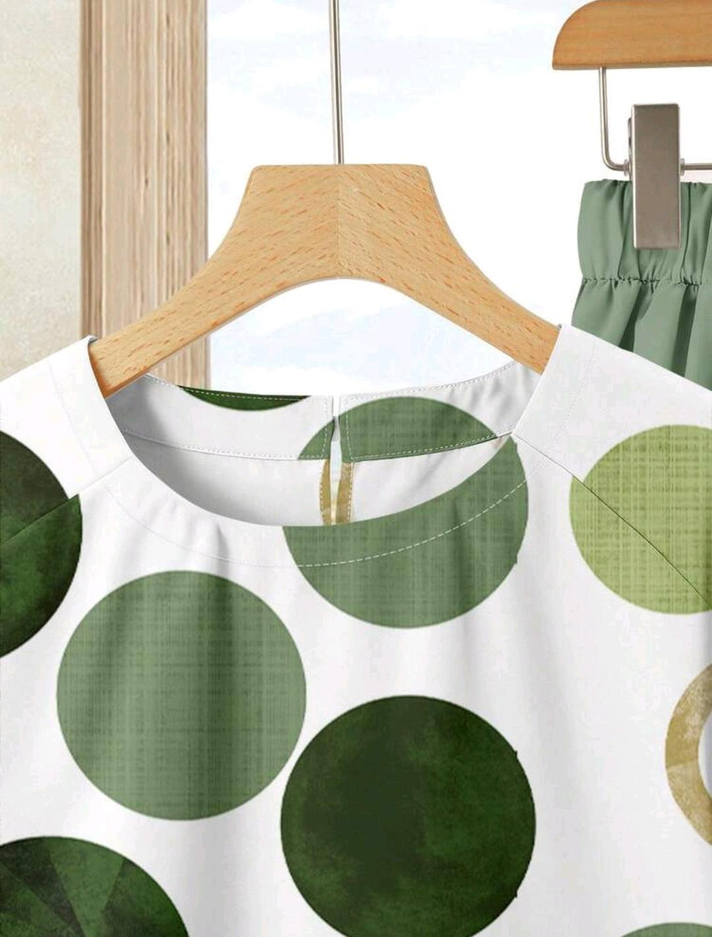 Conjunto de 2 piezas de falda y blusa holgada, color blanco con lunares, estilo casual de verano para vacaciones, bohemio, elegante con estampado de círculos verdes, outfit de uso diario.