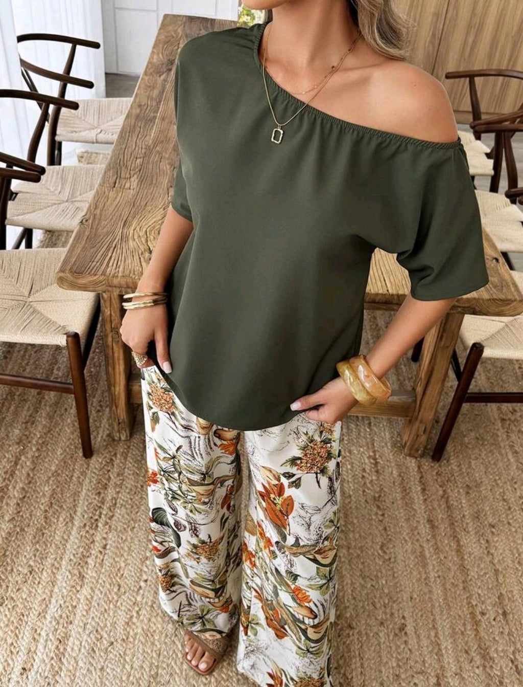 Conjunto casual de 2 piezas para vacaciones con top de hombro asimétrico con estampado de hojas y pantalones de pierna recta, primavera/verano, para mujeres.
