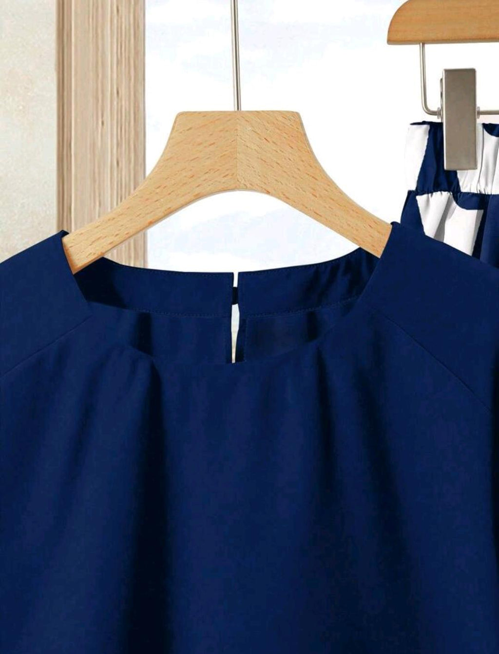 Rusticease 2 piezas Conjunto de top casual de unicolor + falda estampada para vacaciones, ropa de verano para mujer.