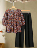 Conjunto de camisa casual con nudo delantero con estampado floral pequeño y pantalón de pierna ancha de un solo color para mujer de talla grande