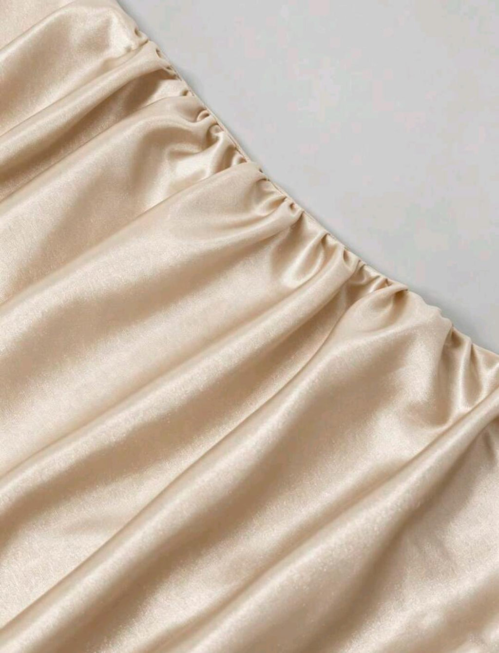 Vestido elegante con cuello halter y volantes | Bajo pedido