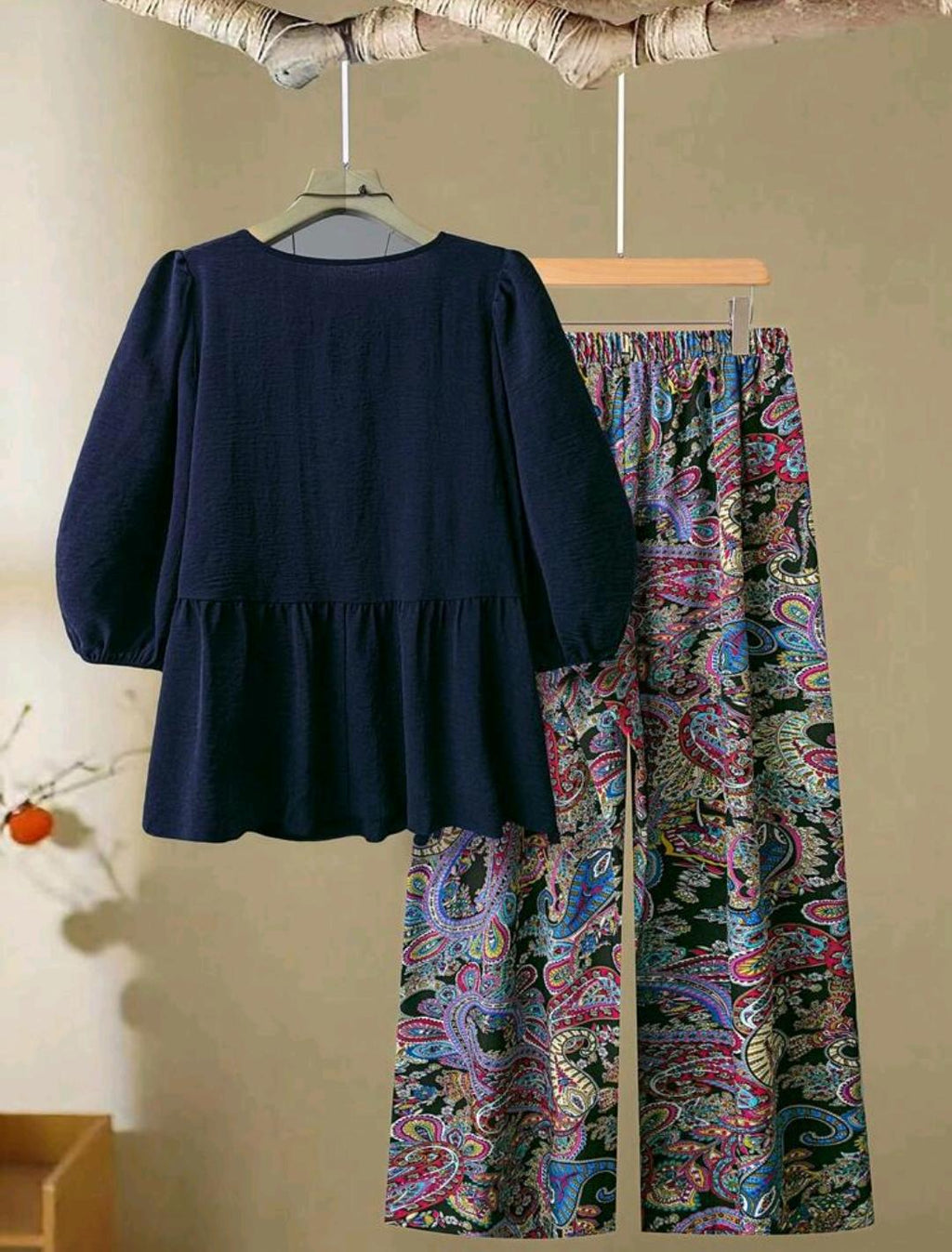 Linhara Conjunto casual de 2 piezas de blusa estilo boho liso con nudo adelante y pantalones estampados de paisley para mujer talla grande.