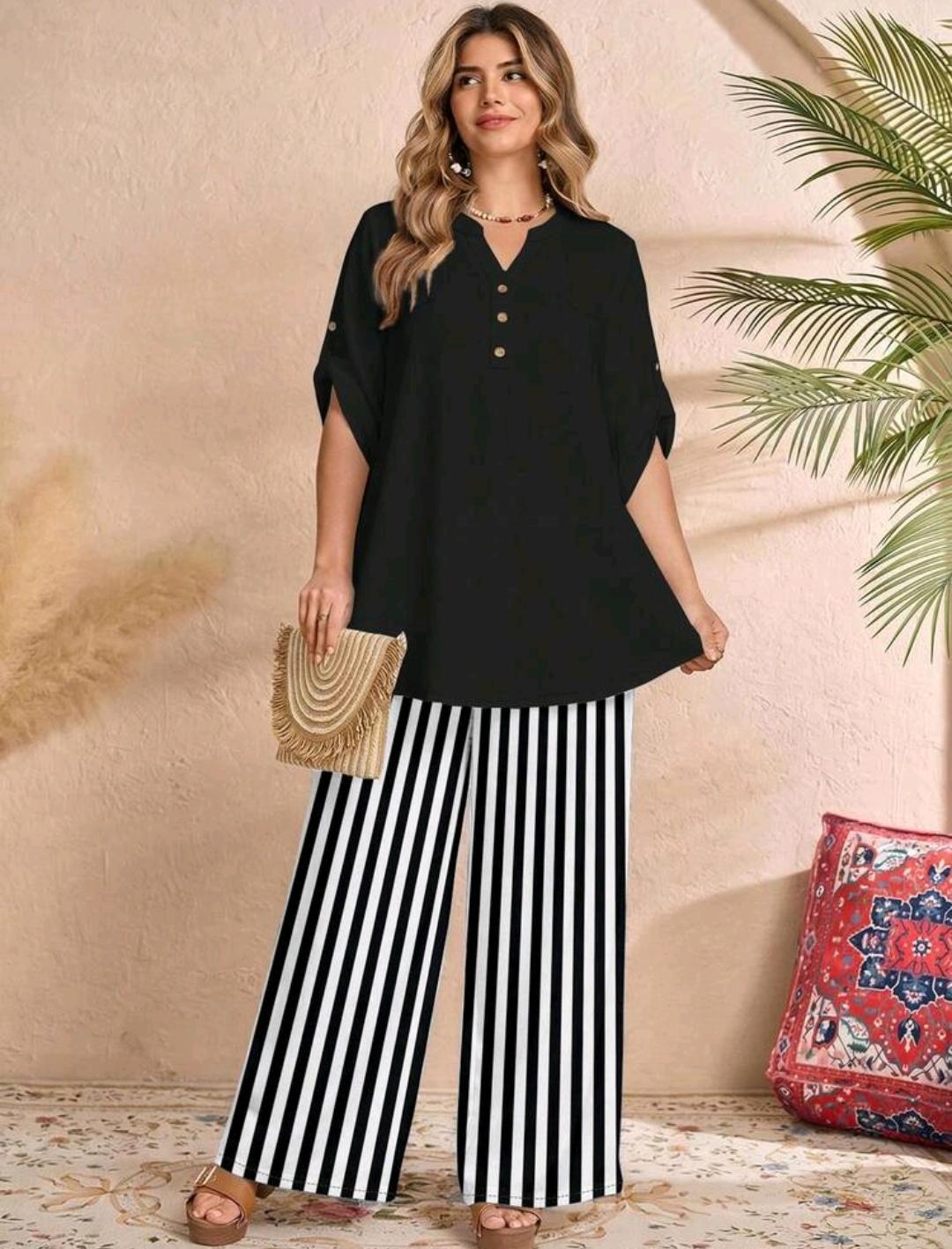 Conjunto casual de dos piezas incluye una blusa de talla grande de unicolor con cuello en V manga larga, y pantalones de pierna ancha estampados a rayas en blanco y negro.