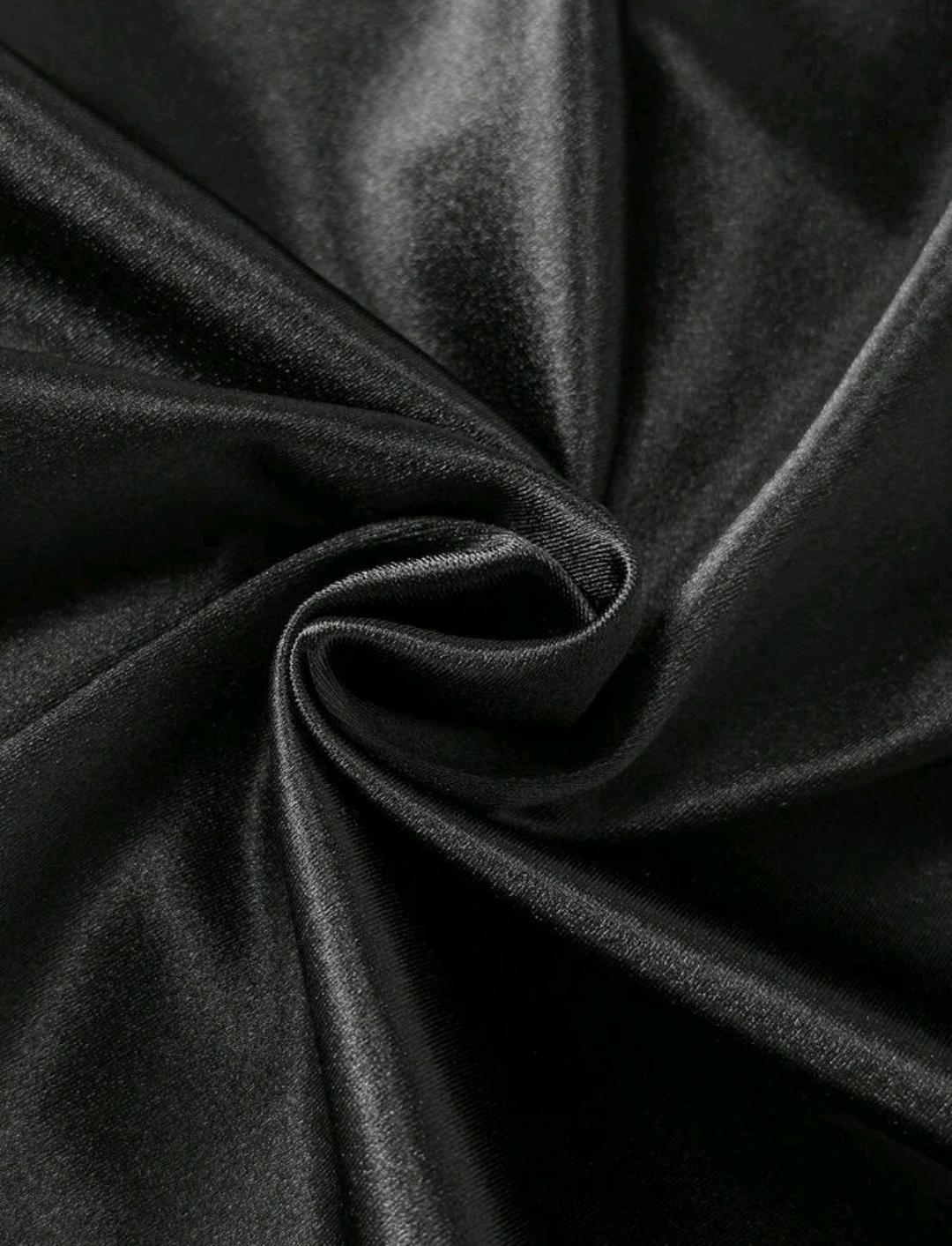 Vestido elegante con cuello halter y volantes | Bajo pedido