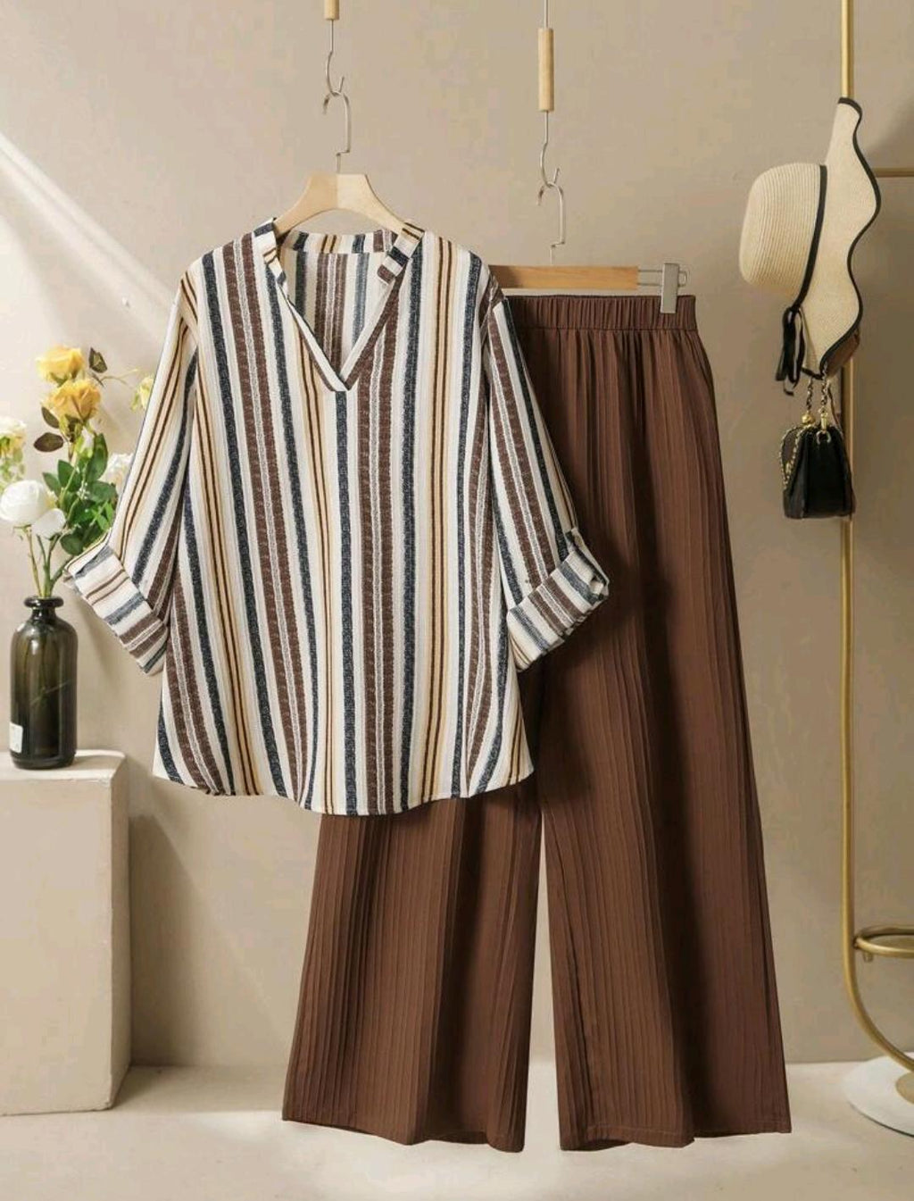 Conjunto informal de camisa de manga larga con estampado de rayas coloridas texturizadas y pantalones anchos de pierna ancha en talla grande, cómodo y holgado