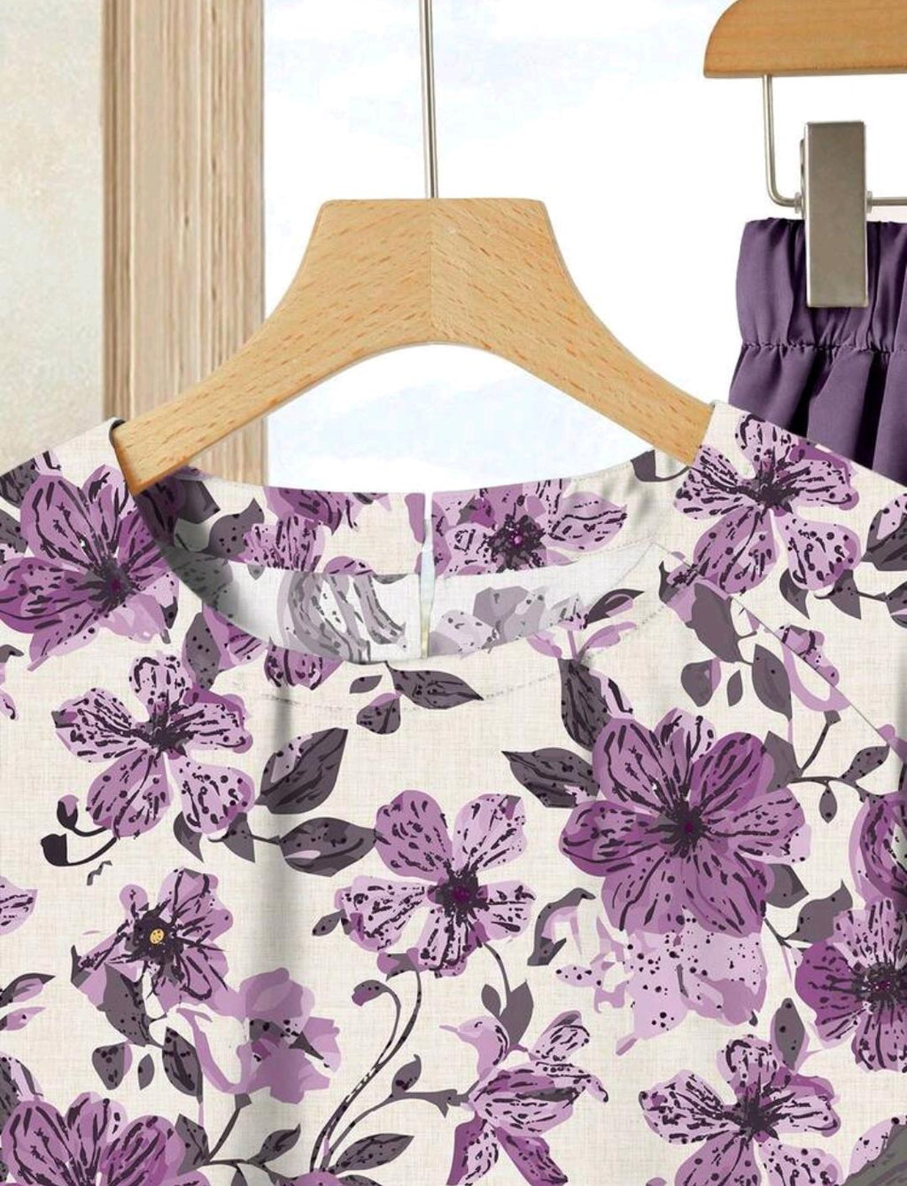 2 piezas conjunto de falda unicolor y blusa con estampado floral.