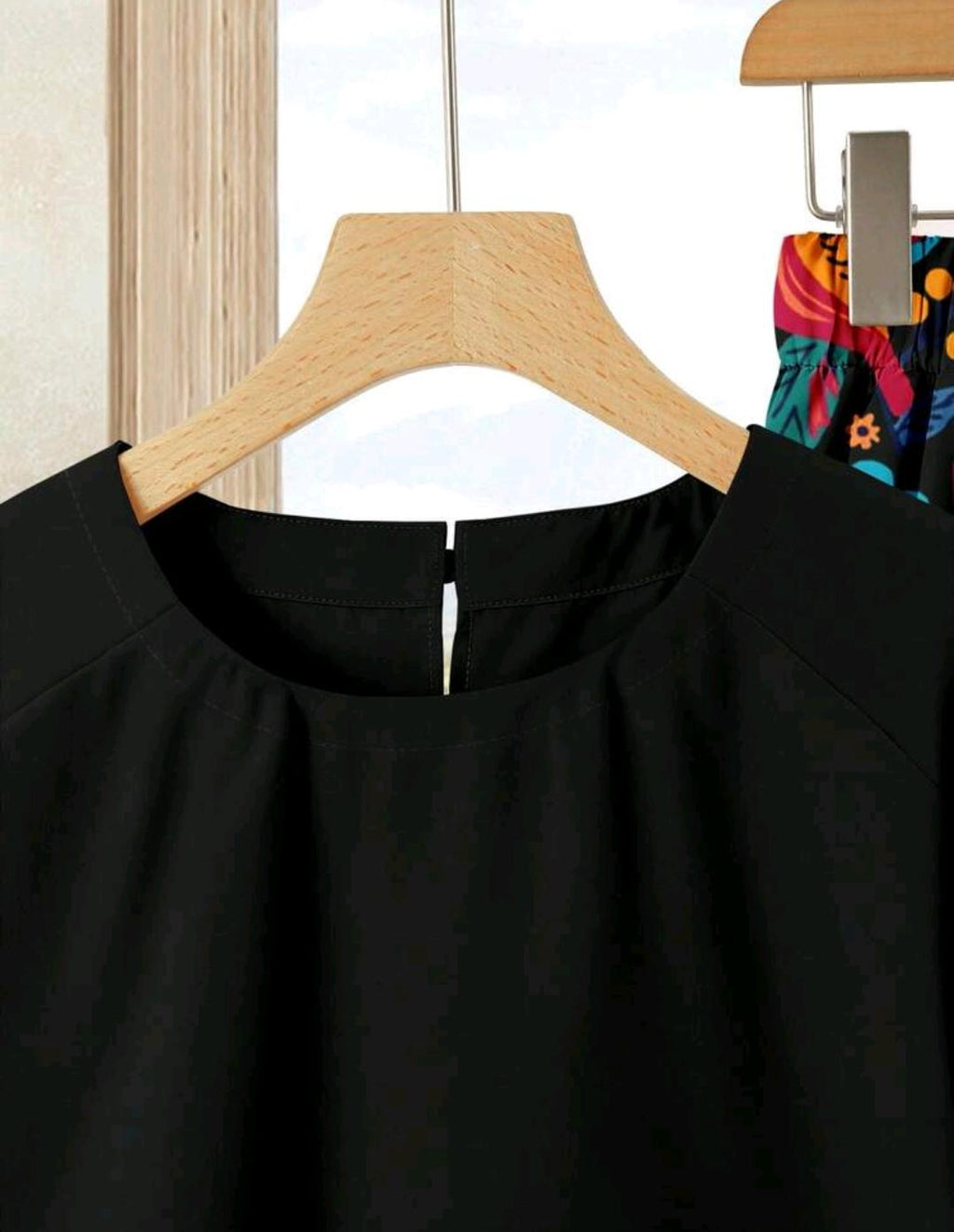 Conjunto de 2 piezas para mujer, top de unicolor + falda estampada, atuendo casual de vacaciones de verano.