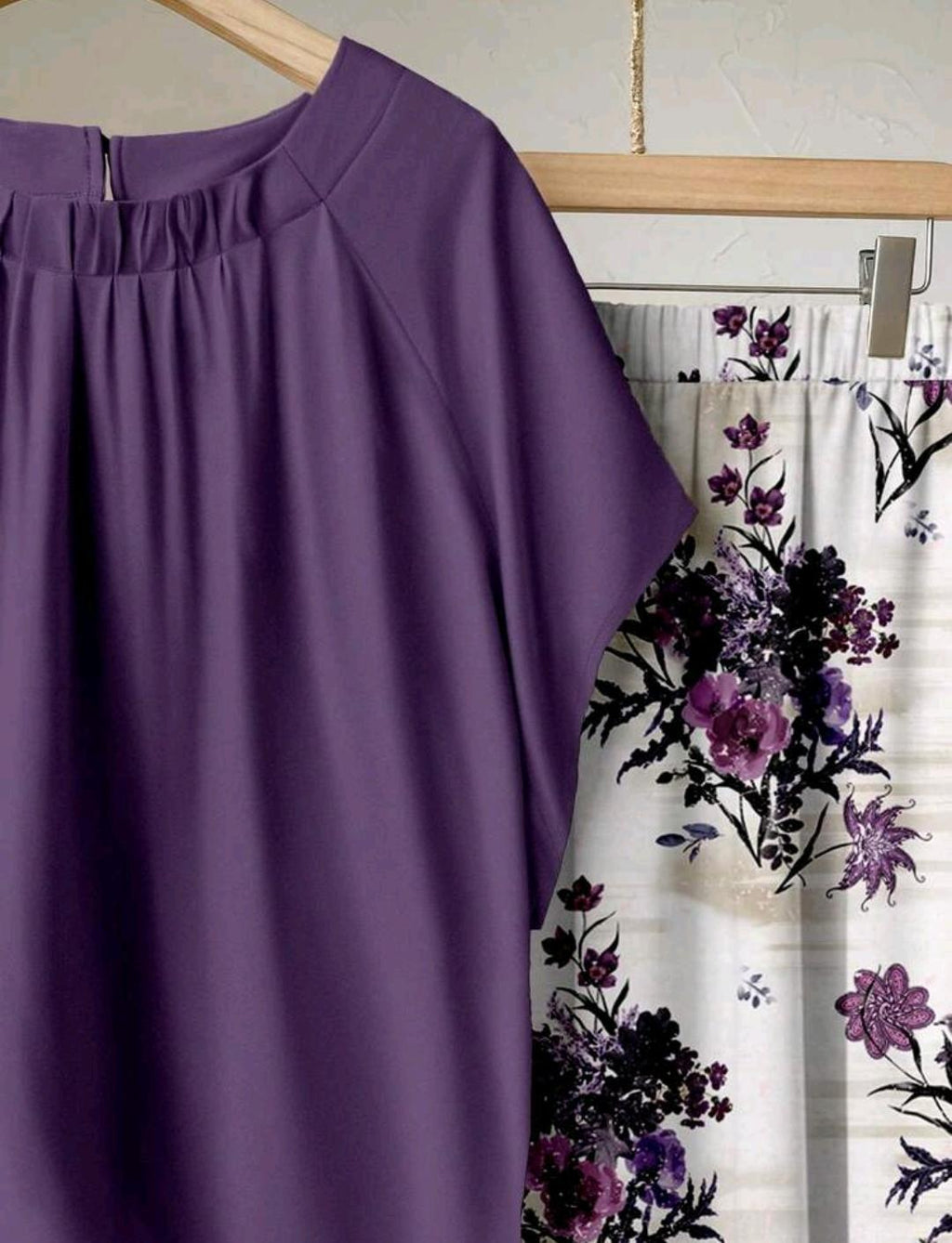 Set de 2 piezas, estilo floral color  Morado ideal para vacaciones de verano estilo casual unicolor parte superior + falda estampada.