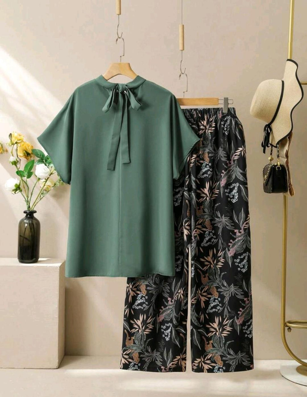 Conjunto de 2 piezas con Top de mangas de murciélago de unicolor y pantalones largos impresos para tallas grandes