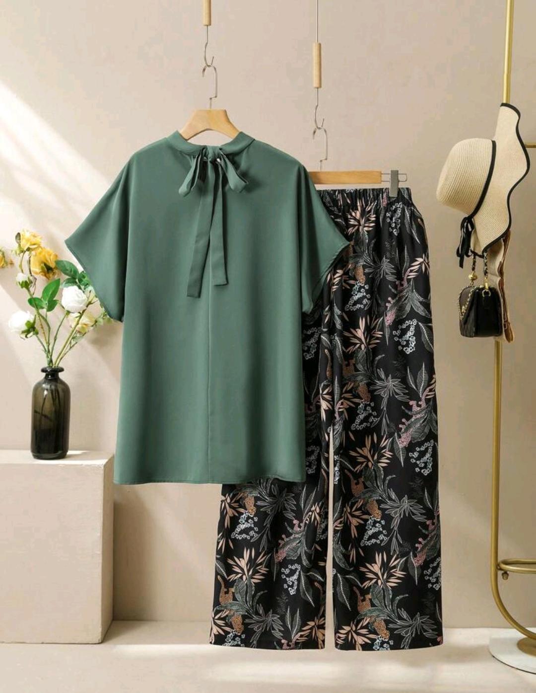 Conjunto de 2 piezas con Top de mangas de murciélago de unicolor y pantalones largos impresos para tallas grandes
