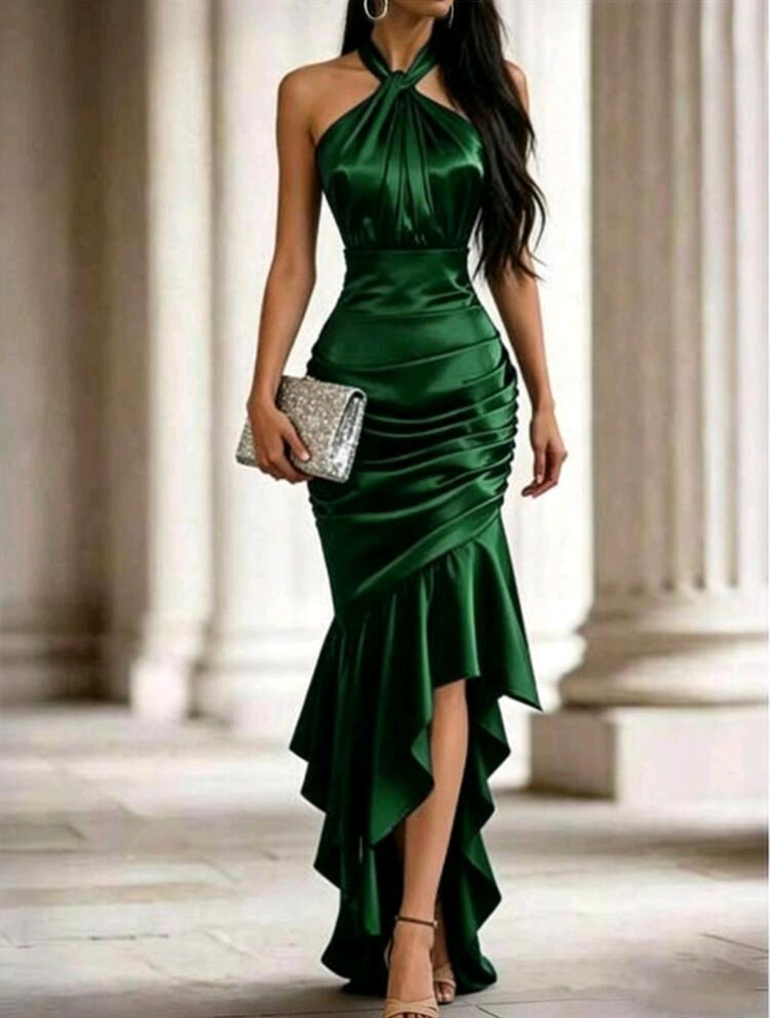 Vestido elegante con cuello halter y volantes | Bajo pedido