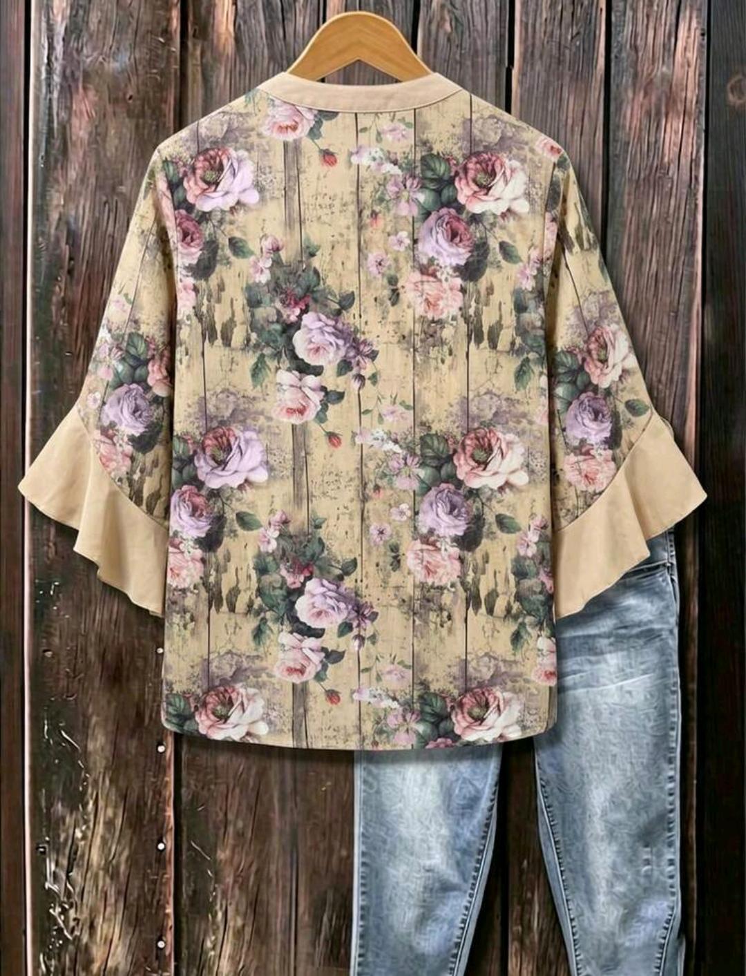 Blusa floral con cuello en V y mangas con volantes | Bajo pedido
