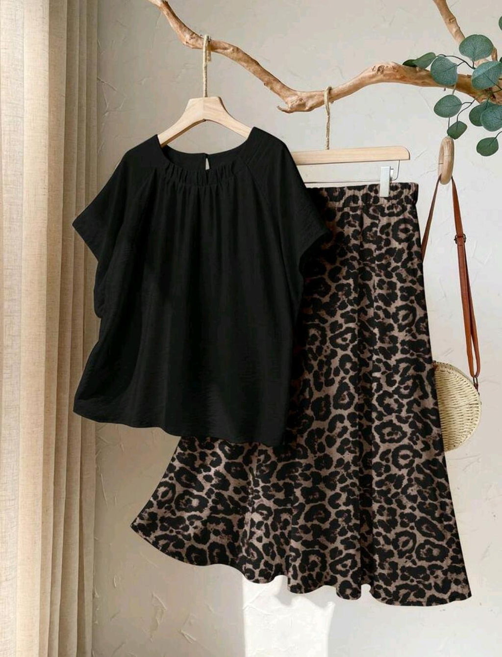 Conjunto de 2 piezas para mujer de top de color liso + falda estampada, atuendo de verano, top estampado estilo carnaval, casual para vacaciones, negro y beige, para uso diario y citas.