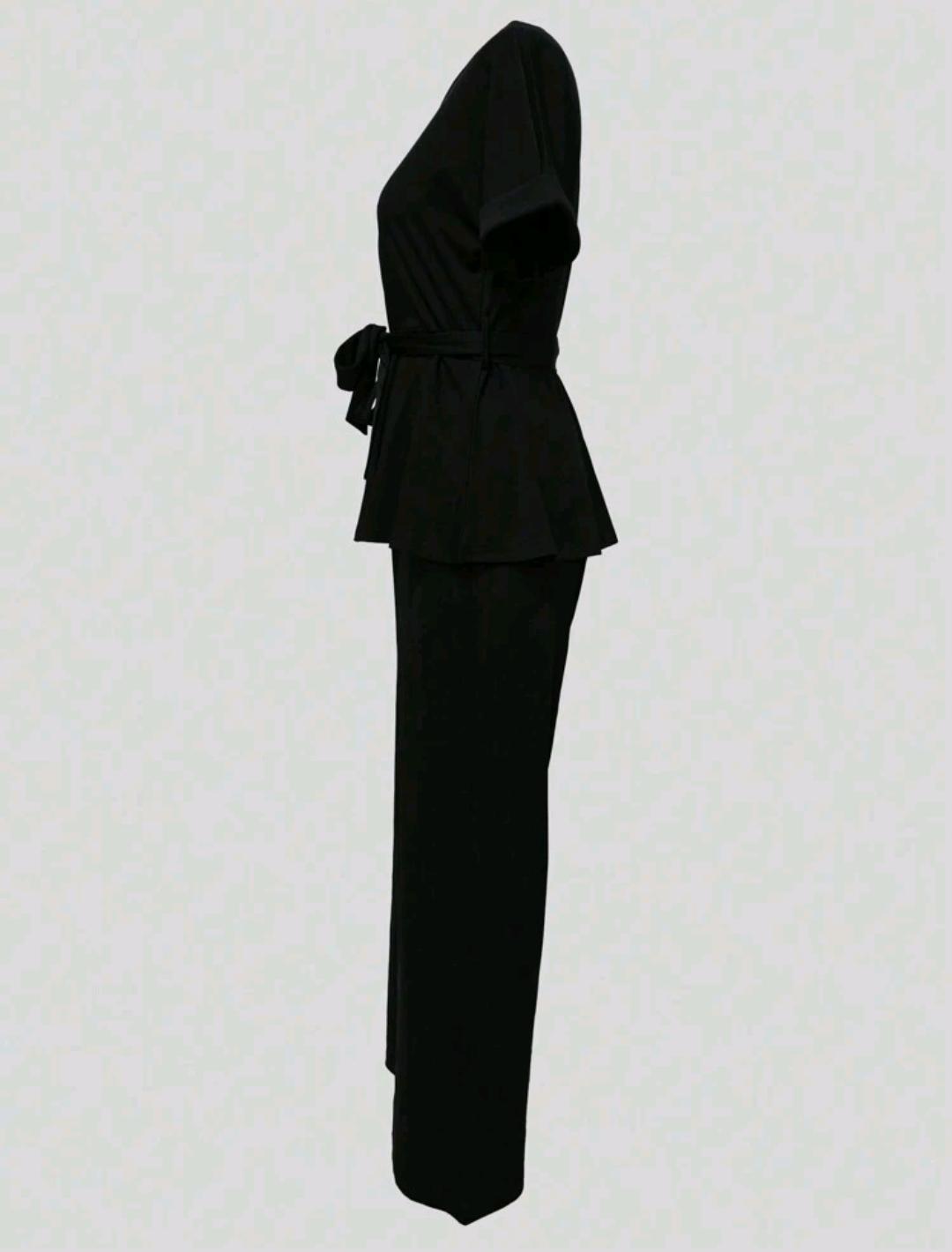 Conjunto informal de dos piezas para mujer, compuesto por una blusa de manga corta elegante y monocromática con tirantes de lazo y pantalones anchos de cintura alta, color negro