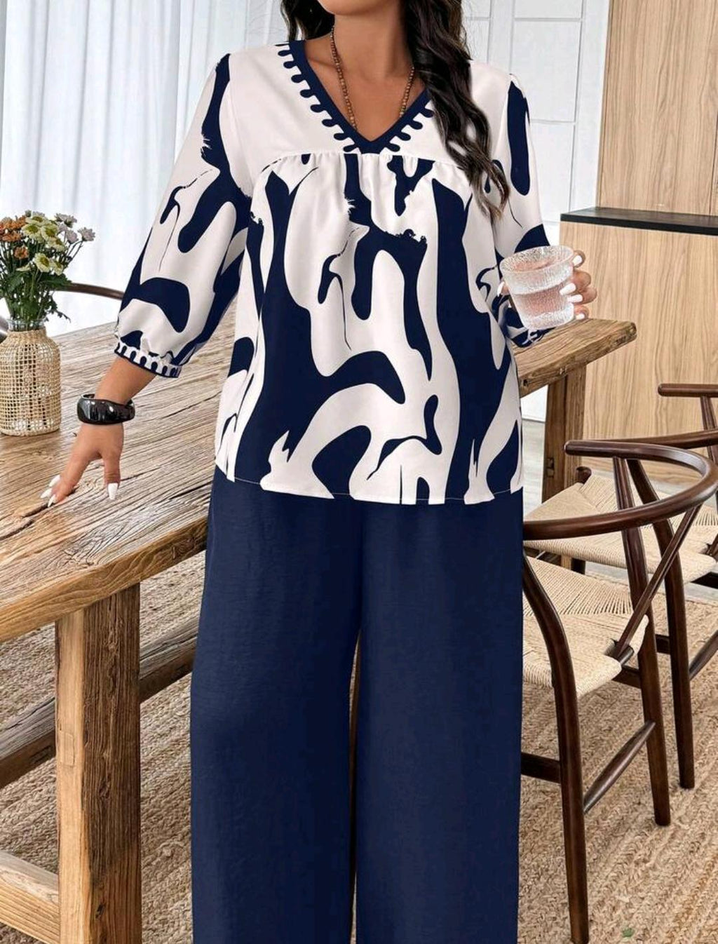 SHEIN LUNE Conjunto informal de blusa de manga farol con cuello en V y pantalón de pierna ancha para mujer talla grande, adecuado para uso diario, fiestas y vacaciones.