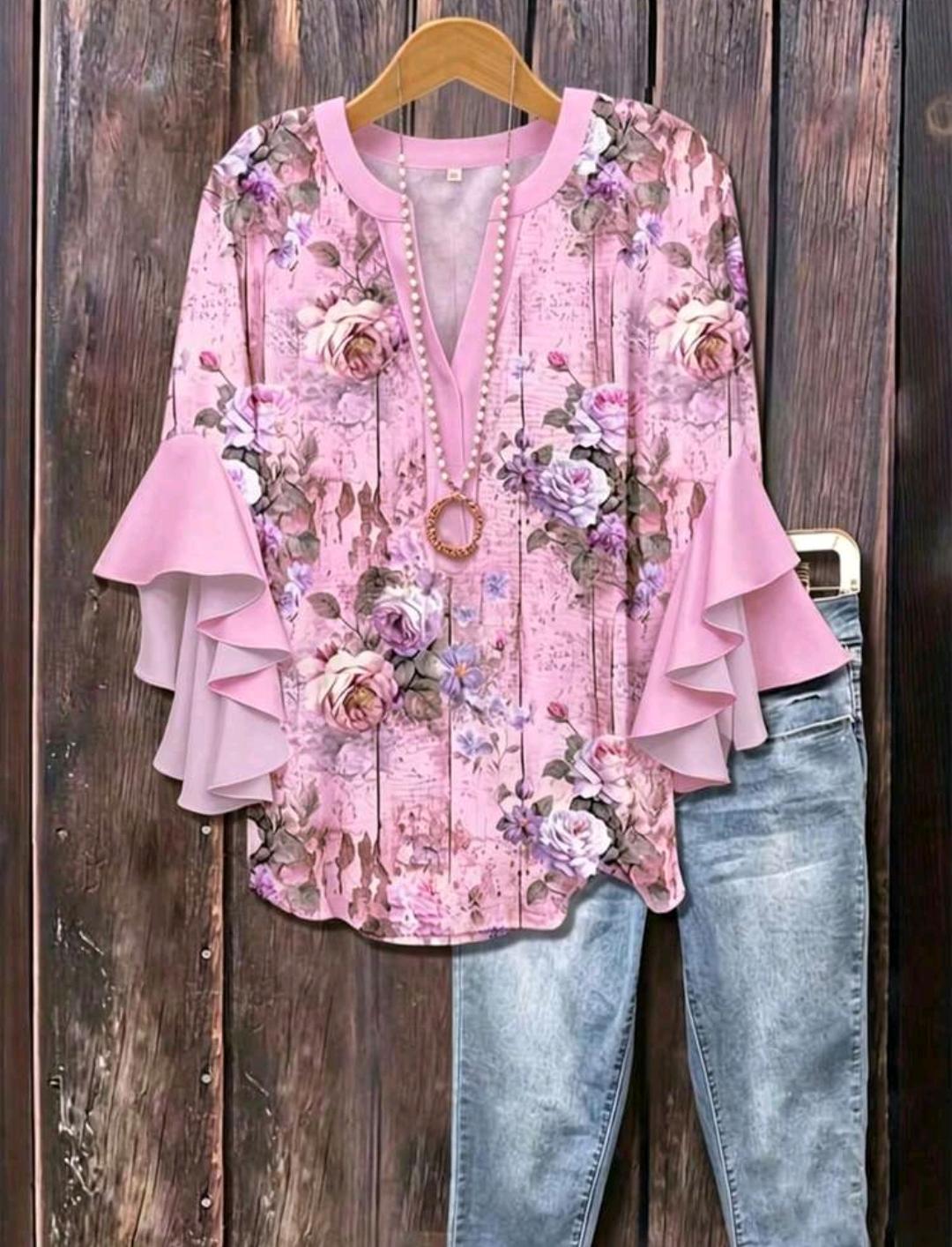 Blusa floral con cuello en V y mangas con volantes | Bajo pedido