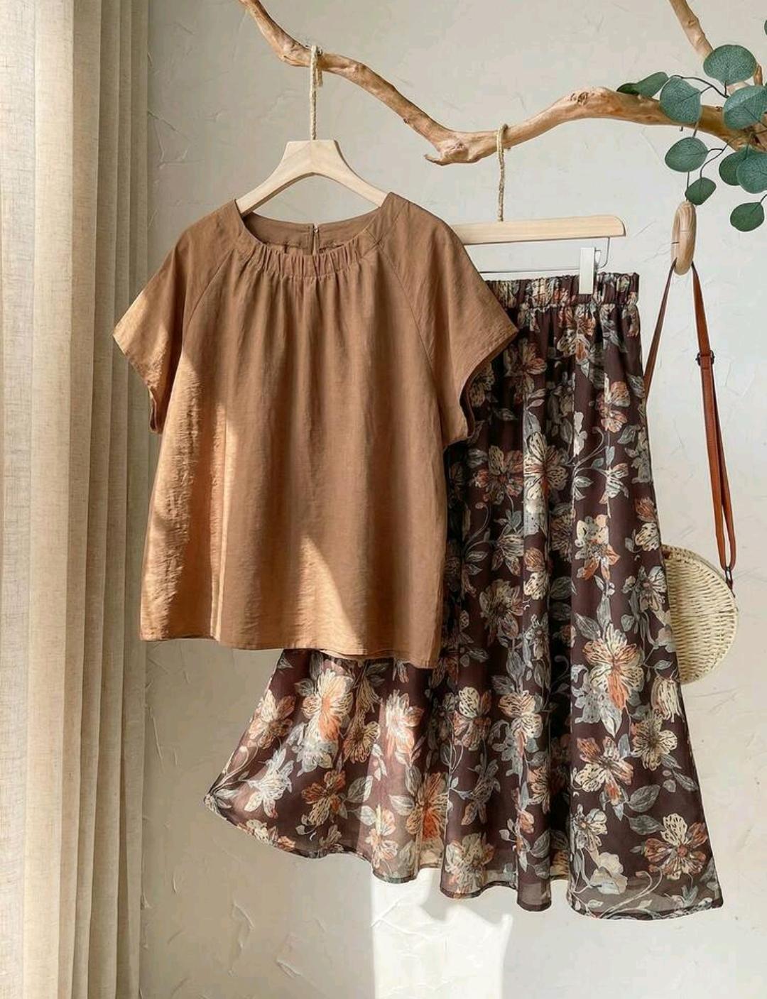 Conjunto de Falda Floral Vintage Marrón Chocolate Talla Grande, Conjunto de 2 Piezas para Mujer Otoño Picnic Vacaciones, Top Suelto de Cuello Redondo & Falda Estampada Atuendos de Vacaciones.