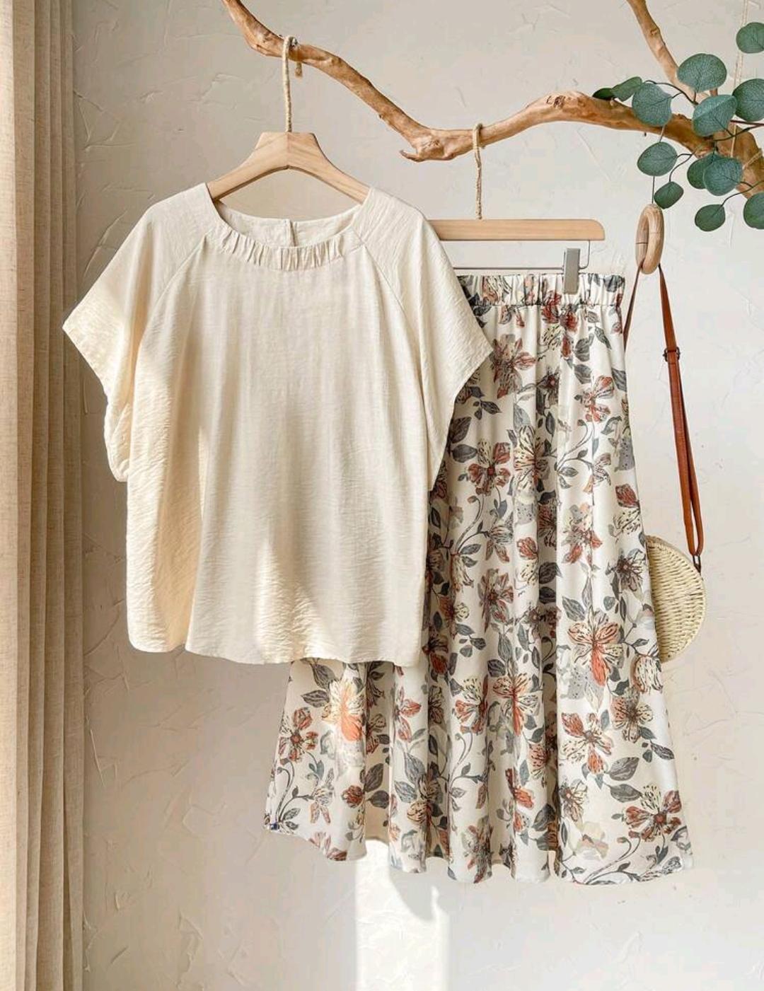 Conjunto de 2 piezas para mujer talla grande, beige, verano, para fiesta, invitada de boda y vacaciones, top casual liso holgado y falda con estampado floral, conjunto de ropa de vacaciones.