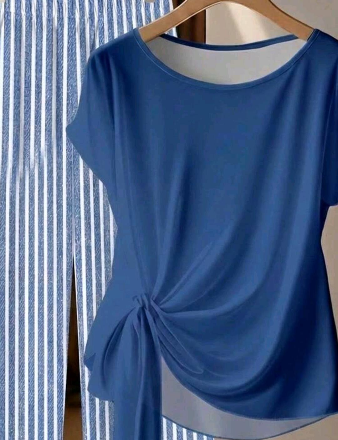 Conjunto de 2 piezas de blusa con lazo azul minimalista casual y pantalones rectos holgados a rayas azules, adecuado para primavera y verano