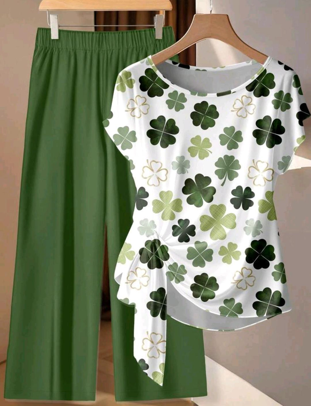 EMERY ROSE Set de 2 piezas: Blusa con nudo delantero y estampado de trébol minimalista verde casual y pantalón recto holgado.