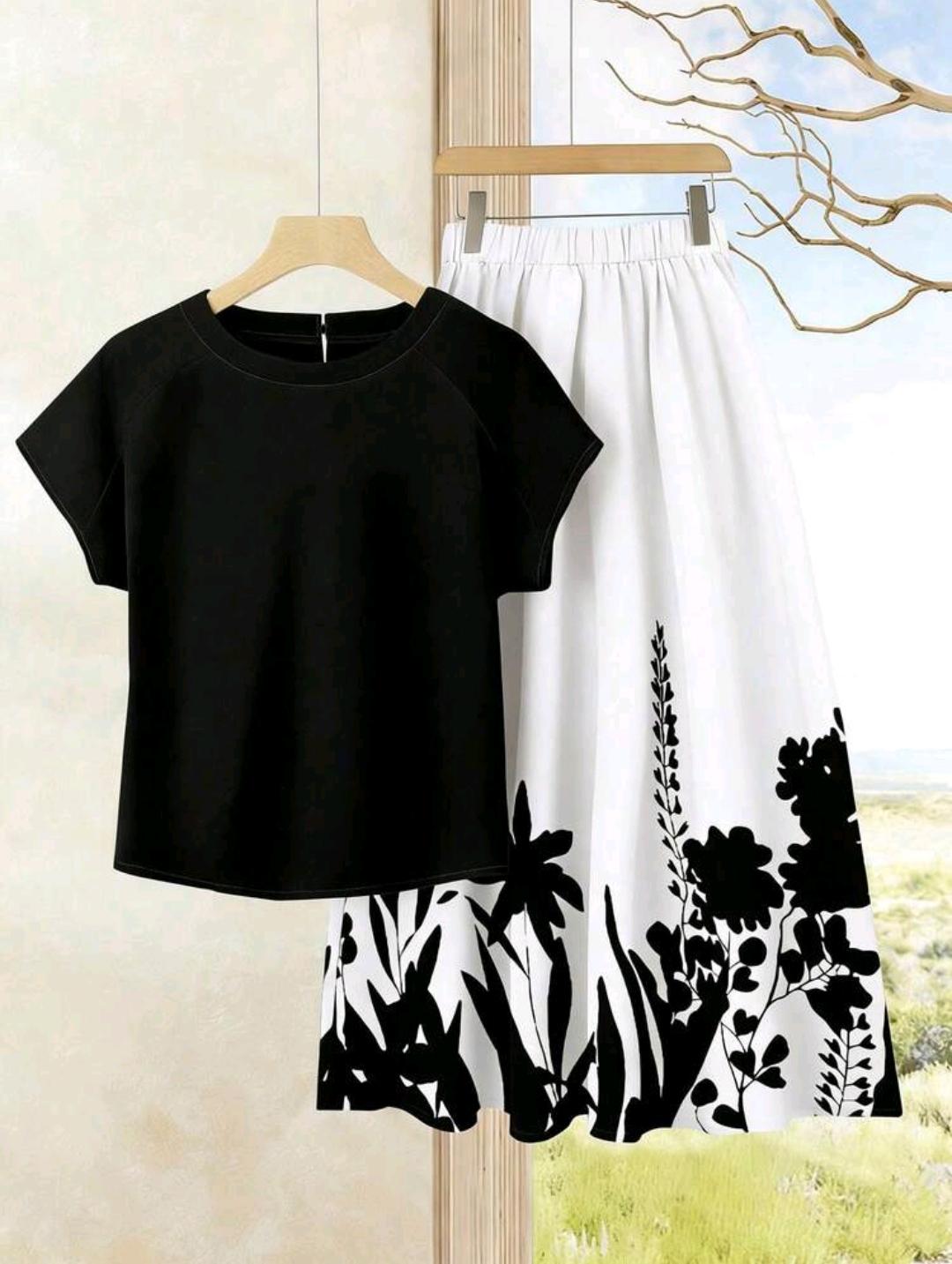 Conjunto informal de 2 piezas con blusa de cuello redondo de unicolor de manga corta y falda con estampado floral.