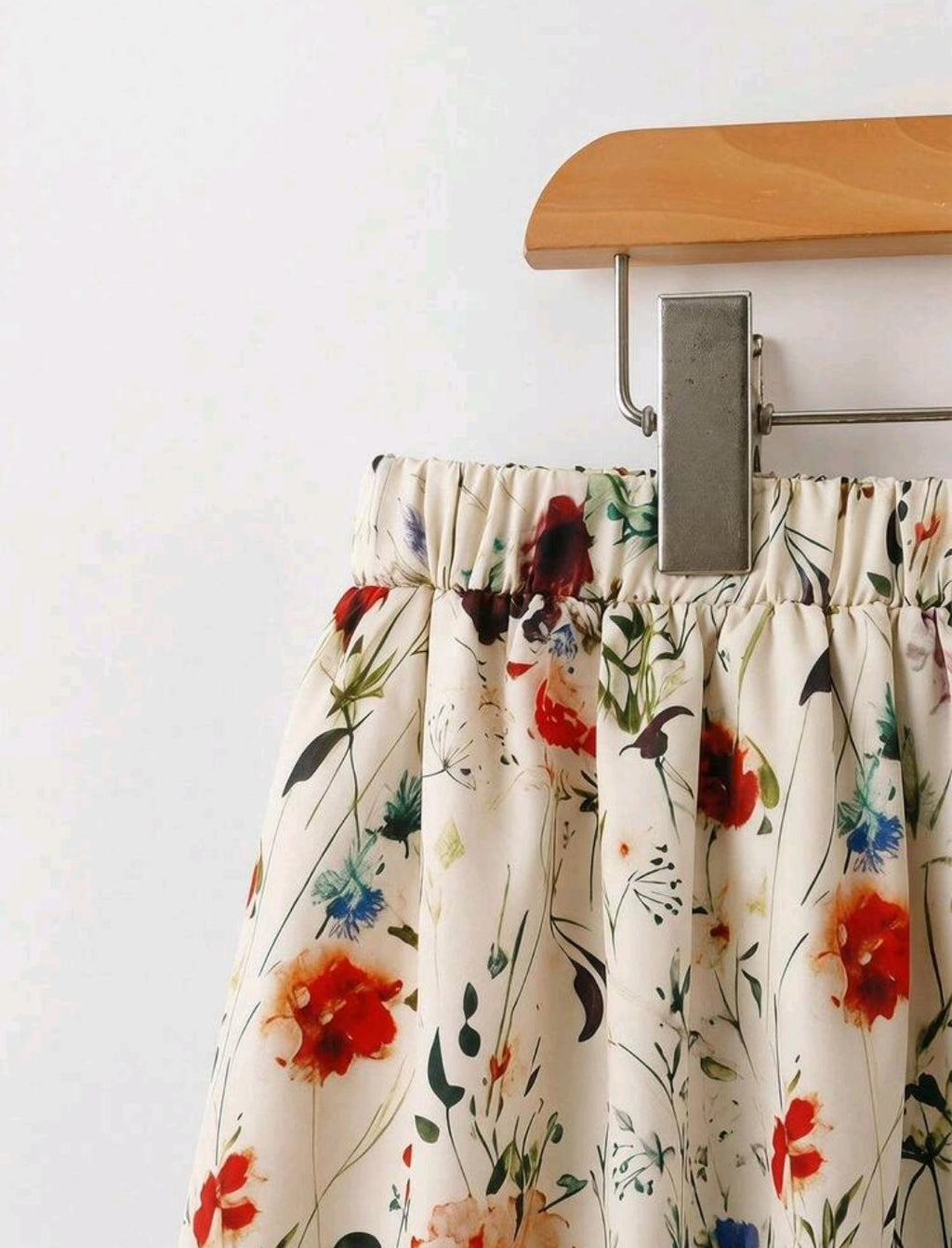 EMERY ROSE Conjunto de 2 piezas talla grande para mujer: Blusa de manga murciélago de unicolor y falda con estampado floral.