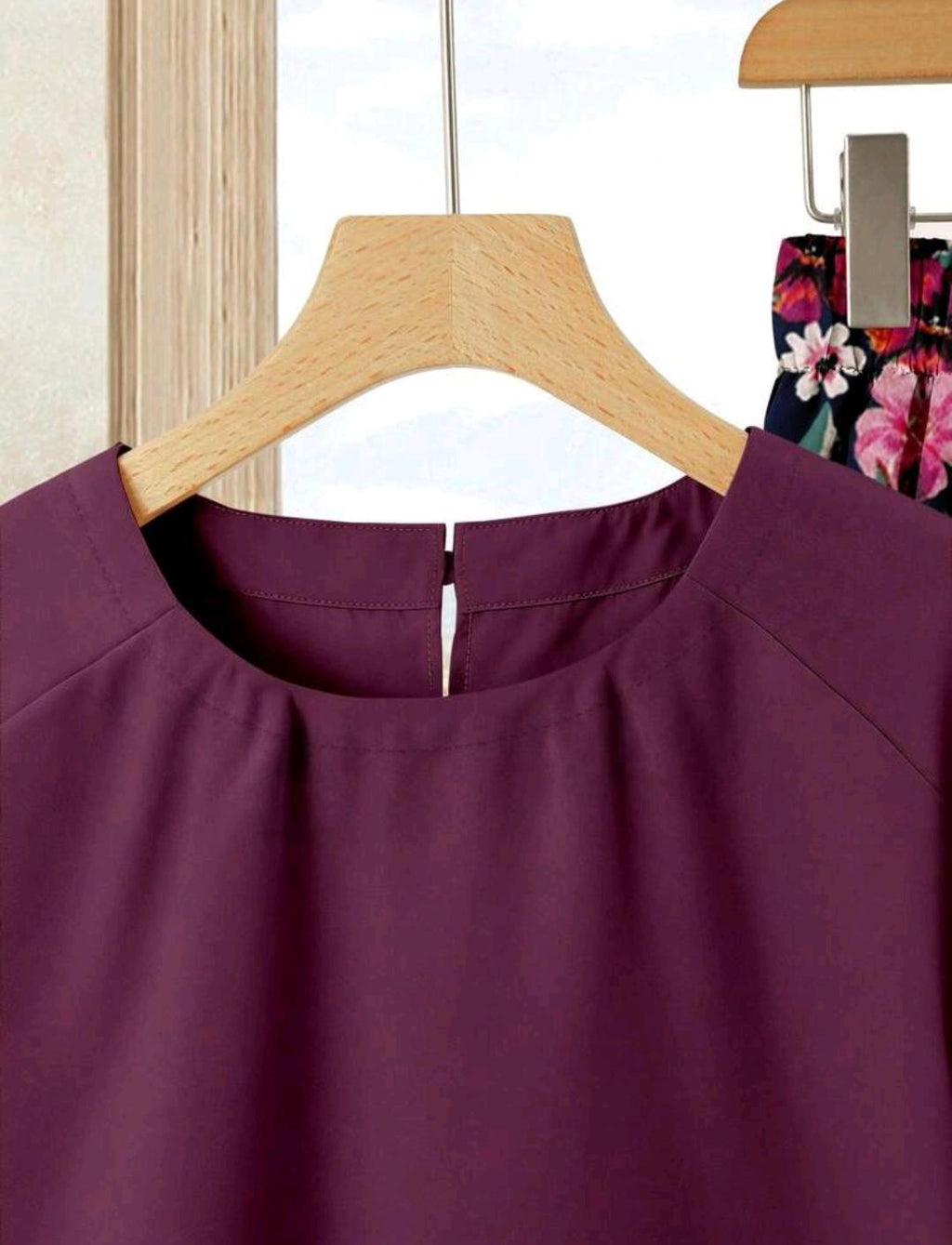 Conjunto de 2 piezas de falda con estampado floral y blusa unicolor
