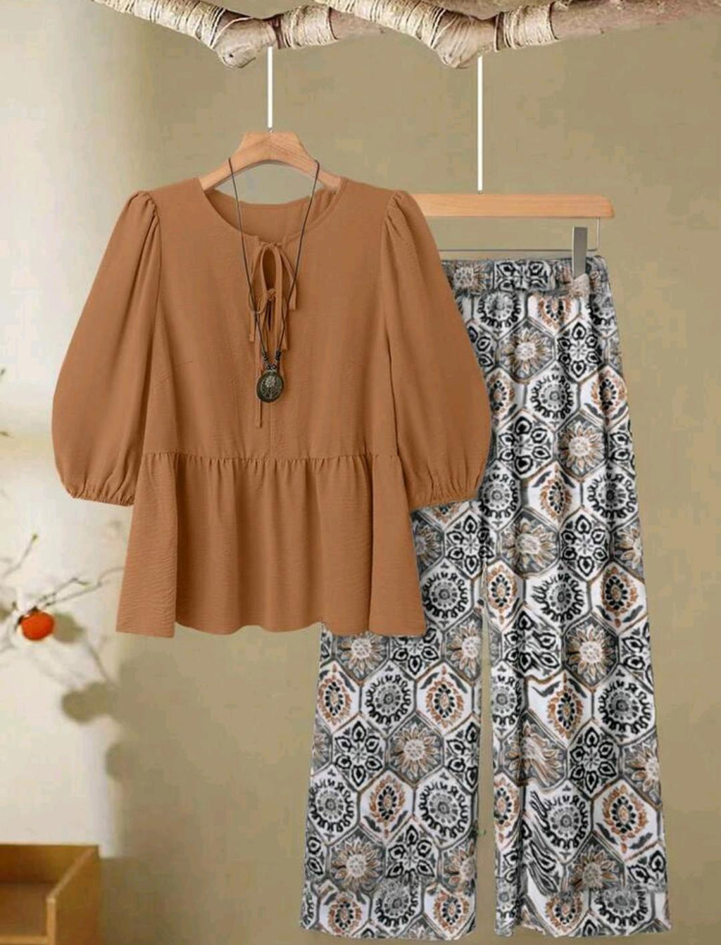 Linhara Conjunto informal de dos piezas de blusa con nudo delantero y pantalones anchos estampados para mujer de talla grande.