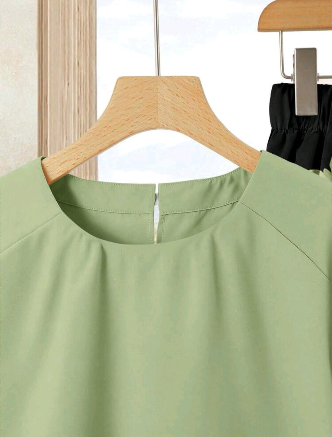SHEIN LUNE 2 piezas Conjunto casual de verano para mujer con parte superior de unicolor + falda estampada.