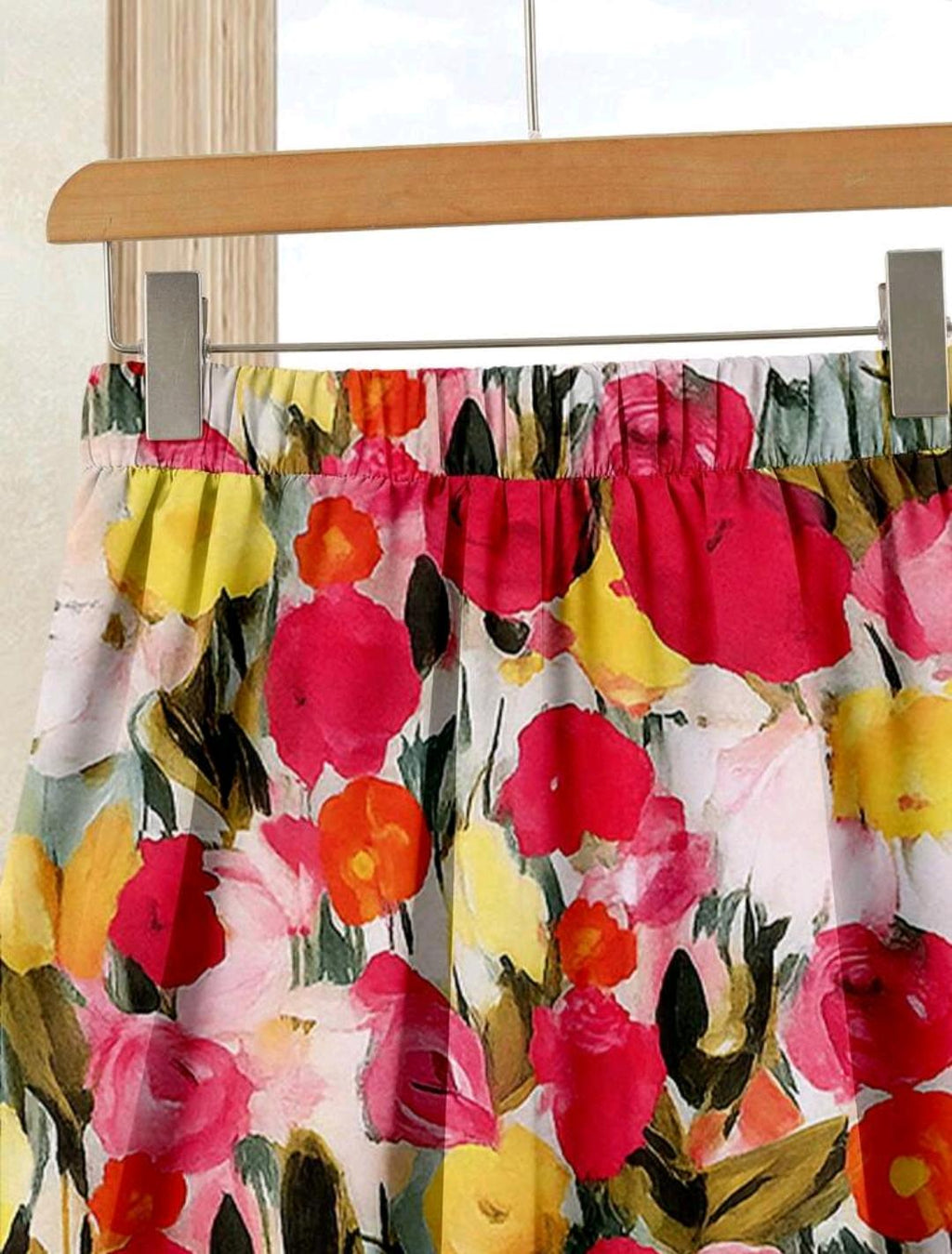 Conjunto de 2 piezas de falda con estampado floral y blusa unicolor