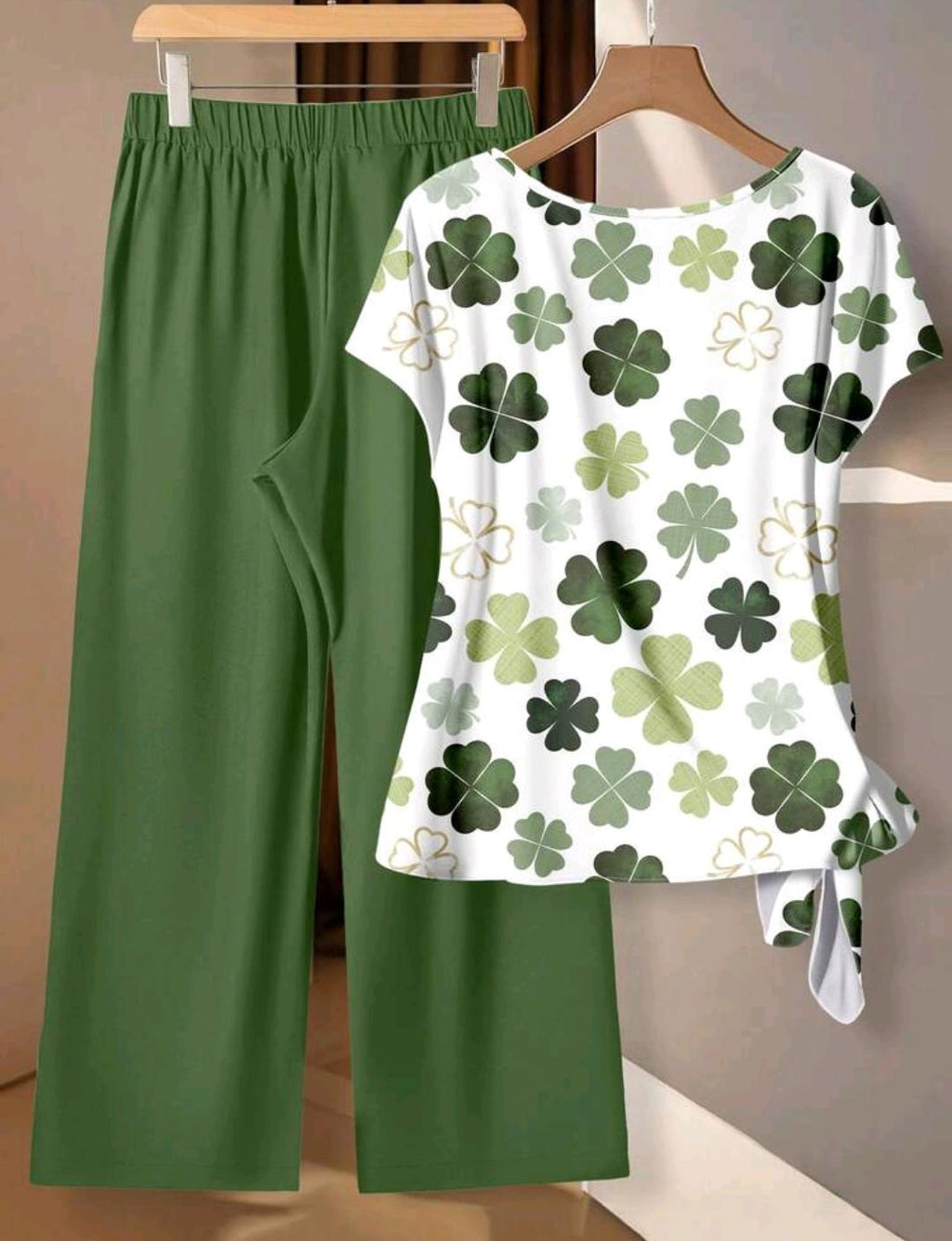 EMERY ROSE Set de 2 piezas: Blusa con nudo delantero y estampado de trébol minimalista verde casual y pantalón recto holgado.