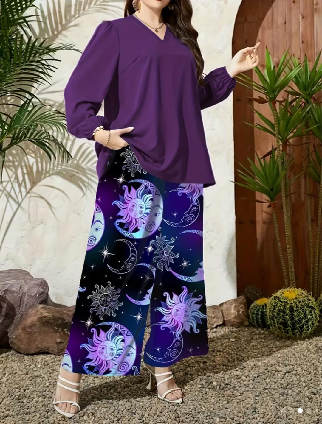 Blusa holgada en color violeta oscuro, diseñada con cuello en V y mangas largas con puños elásticos que aportan un toque elegante e informal, pantalon de pierna ancha con estampado místico de sol, luna y estrellas.