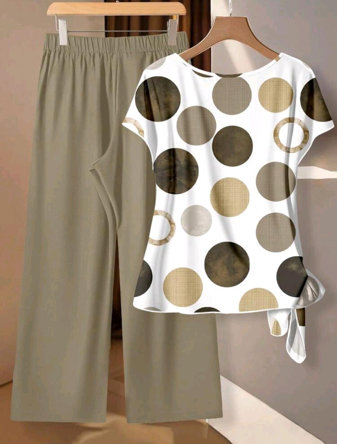 Conjunto de 2 piezas con blusa de lunares en todo el estampado con nudo delantero en color caqui minimalista y casual, combinada con pantalones rectos sueltos en beige, adecuado para vacaciones de primavera/verano