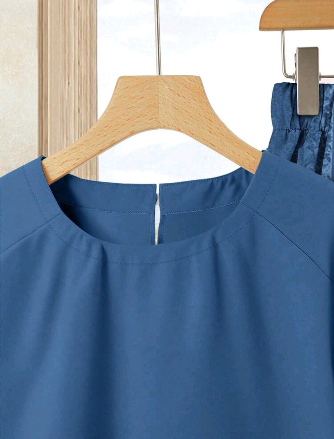 Conjunto de 2 piezas de falda con estampado floral y blusa color azul