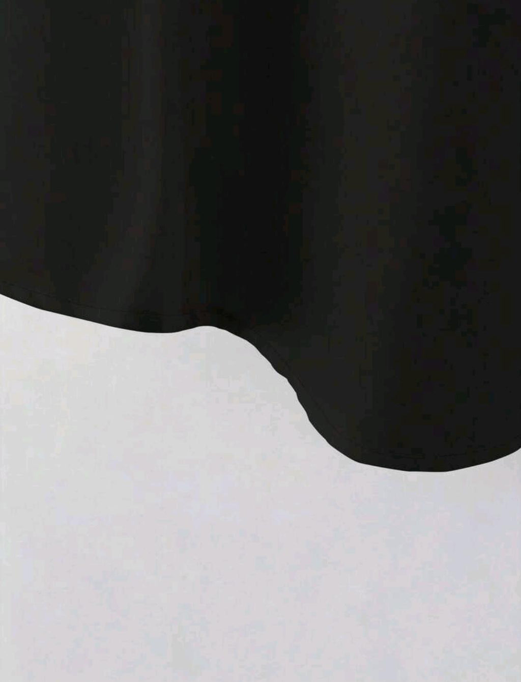 Conjunto casual de dos piezas incluye una blusa de talla grande de unicolor con cuello en V manga larga, y pantalones de pierna ancha estampados a rayas en blanco y negro.